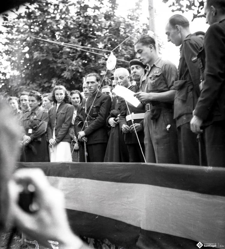 Fira de setembre. Desfilada i actes politicomilitars, a l'actual Parc de l'Hort de l'Abat-Jardins del Paga-li Joan.