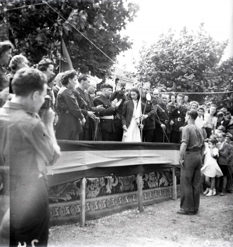 Fira de setembre. Desfilada i actes politicomilitars, a l'actual Parc de l'Hort de l'Abat-Jardins del Paga-li Joan.