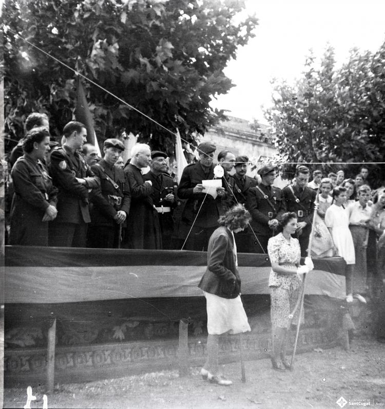 Fira de setembre. Desfilada i actes politicomilitars, a l'actual Parc de l'Hort de l'Abat-Jardins del Paga-li Joan.