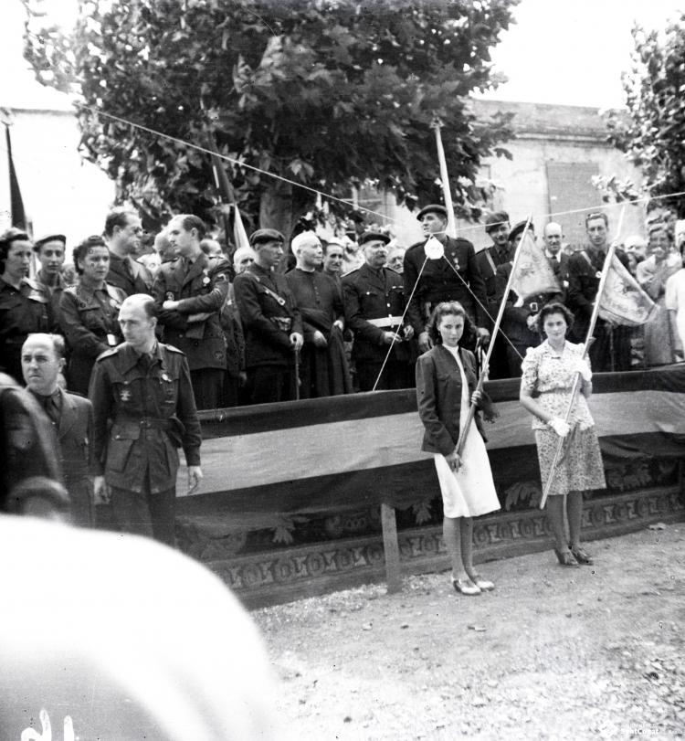 Fira de setembre. Desfilada i actes politicomilitars, a l'actual Parc de l'Hort de l'Abat-Jardins del Paga-li Joan.