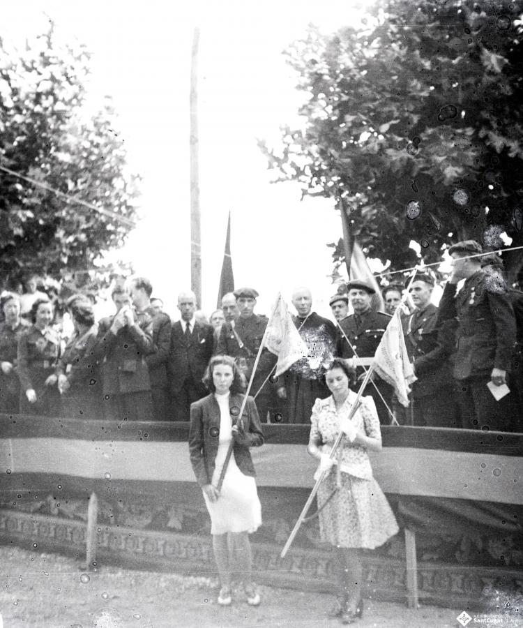 Fira de setembre. Desfilada i actes politicomilitars, a l'actual Parc de l'Hort de l'Abat-Jardins del Paga-li Joan.