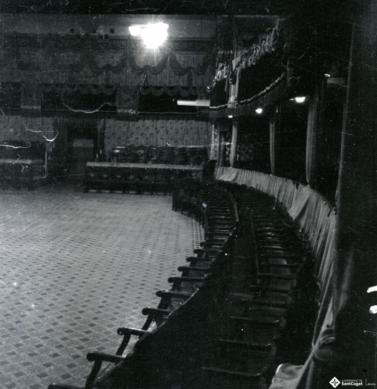 Sales del Cinema Tadeo, carrer de Santa Maria.