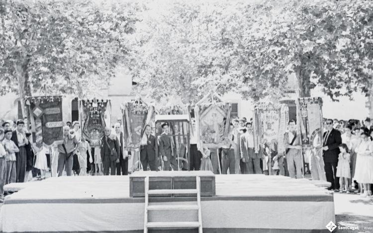 Trobada de cors Clavé, les corals a la plaça de Barcelona, la Lira, la Unió, el Parnaso Rubinense.