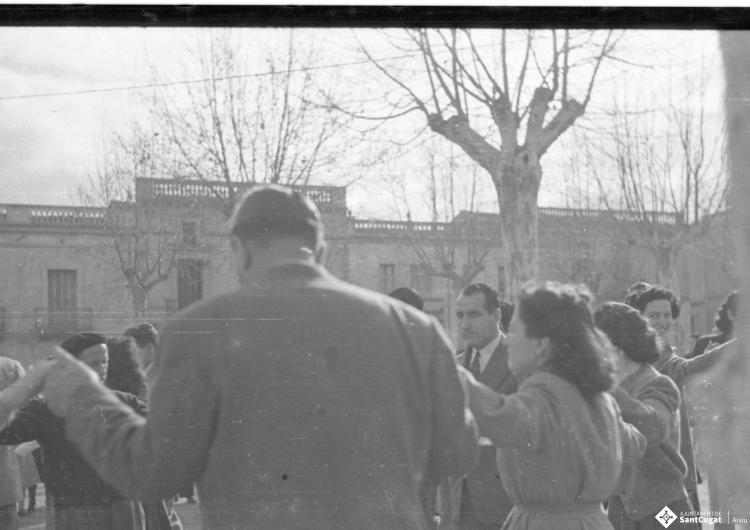 Sardanes, a la plaça de Barcelona.