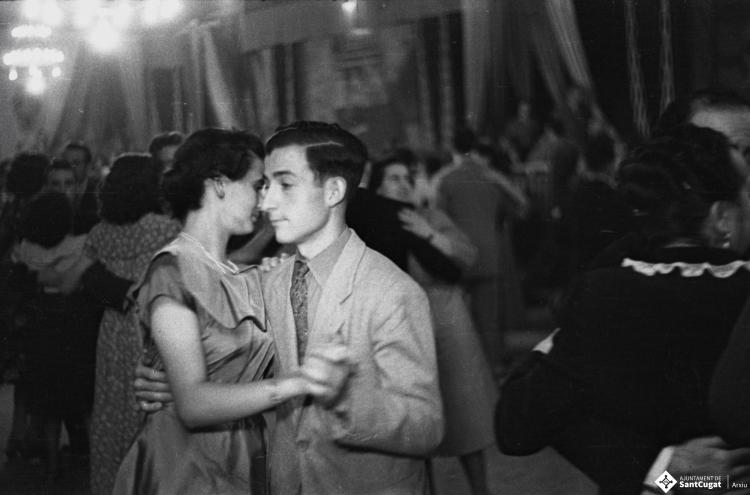 Festes locals: ball a l'envelat.