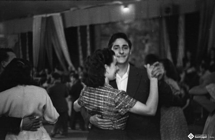 Festes locals: ball a l'envelat.