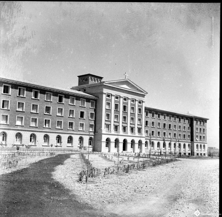 Façana principal del Centre Borja.