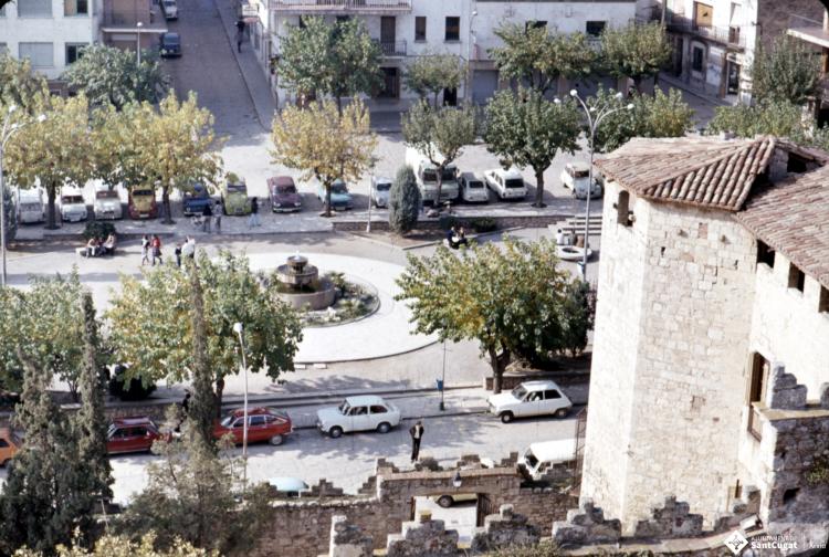 La plaça d'Octavià vista des del campanar de l'església de Sant Pere d'Octavià, de Sant Cugat del Vallès.