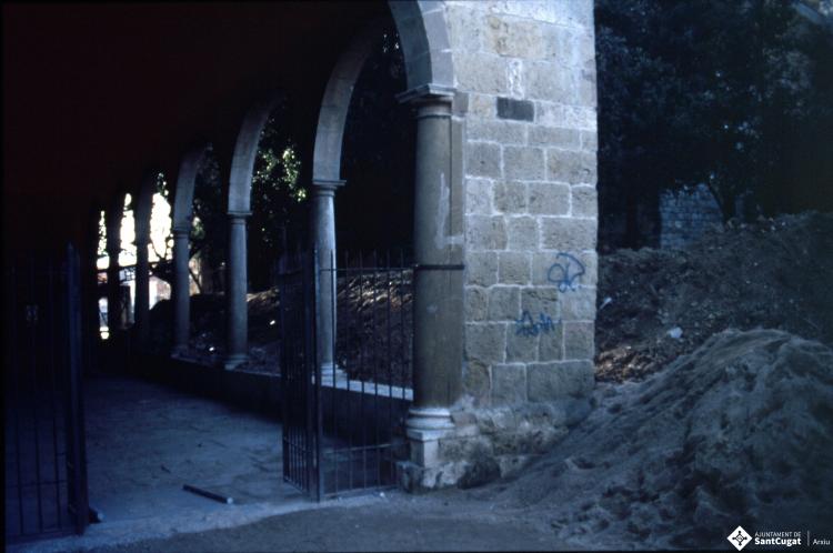 Obres al del claustre del monestir de Sant Cugat del Vallès.