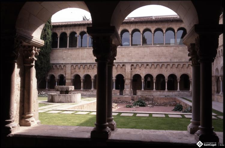 Vistes del monestir de Sant Cugat del Vallès.
