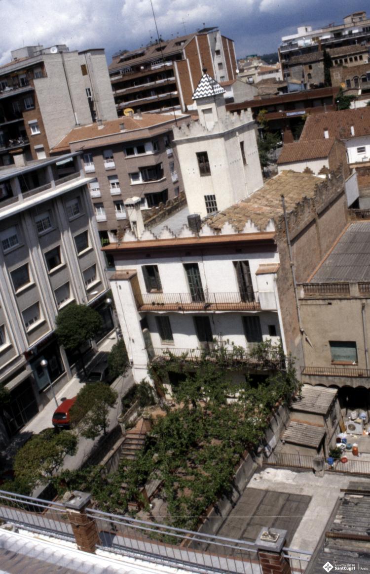 Pati interior d'un edifici de l'avinguda de Josep Anselm Clavé.