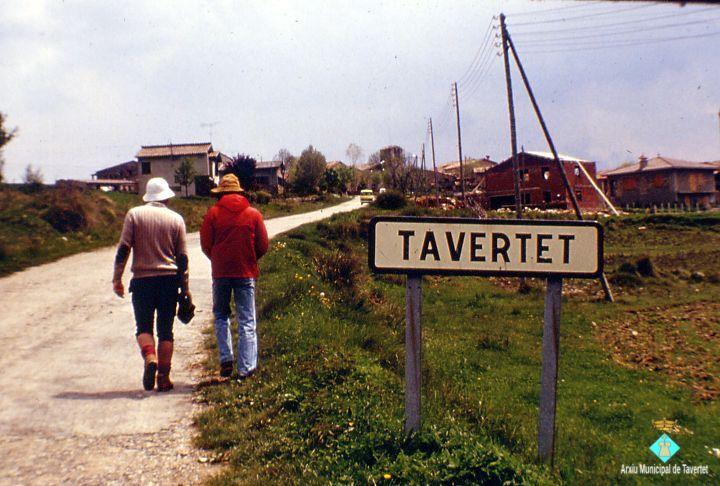 02 Entrada al poble de Tavertet des de la carretera de l'Esquirol