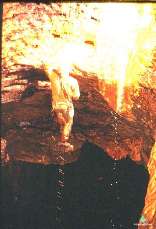 32 Cova del Serrat del Vent