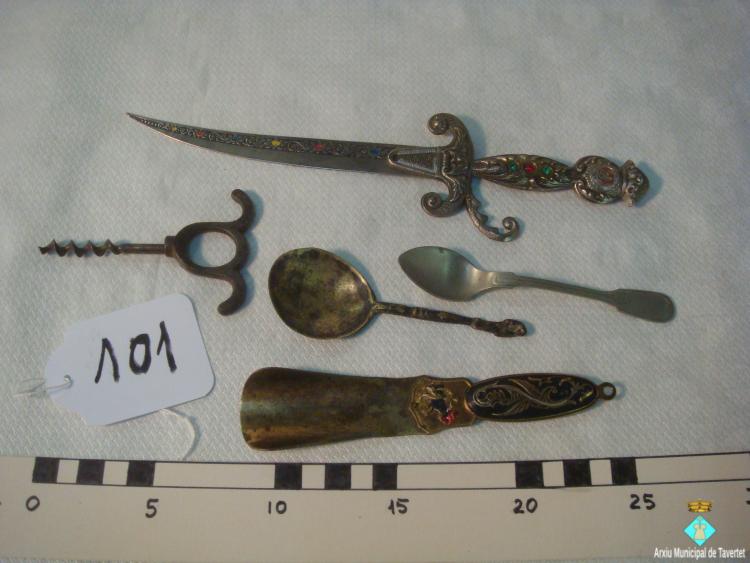 0101-Diverses peces de metall (5 objectes)