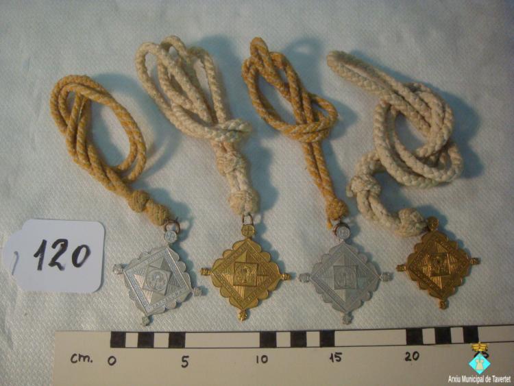 0120-Quatre medalles adoració nocturna