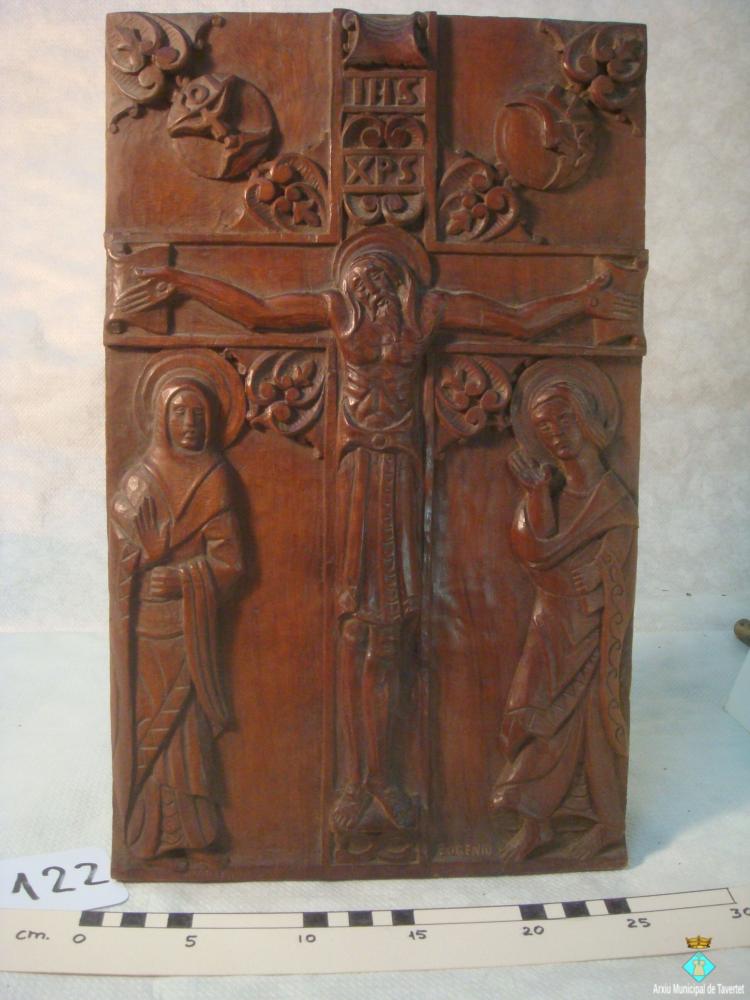 0122-Baix relleu de fusta tallada crucifix
