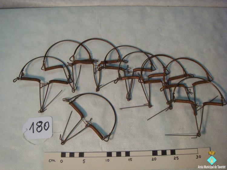 0180-Col·lecció de 11 trampes de caçar ocells