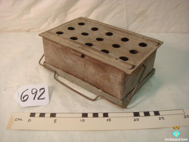 0692-Braser de peus, de llauna