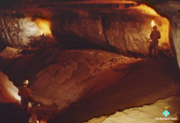 23 Cova del Serrat del Vent - Sala (I)