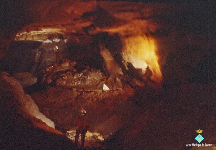 24 Cova del Serrat del Vent - Sala (II)