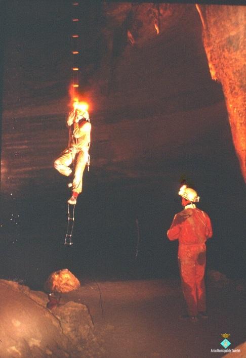 29 Cova del Serrat del Vent - escala