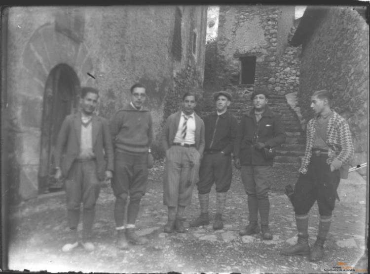 Grup de nois d'excursió