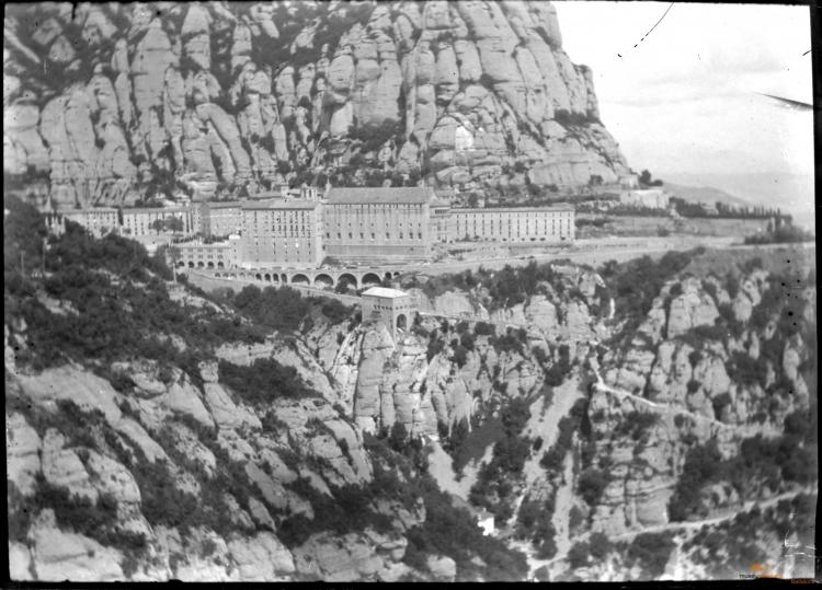 Montserrat. Vista General muntanya i monestir