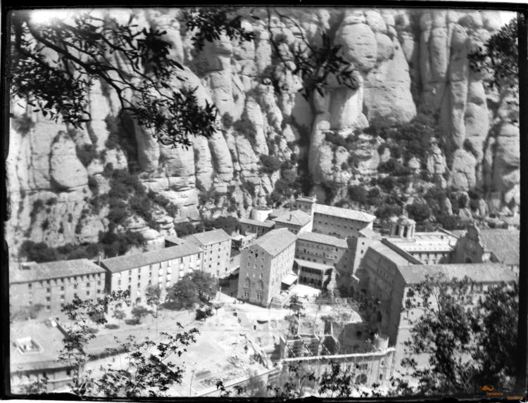 Montserrat. Vista General muntanya i monestir