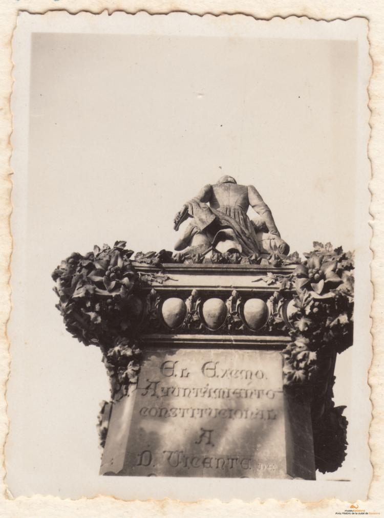 Badalona. Monument a Roca i Pi