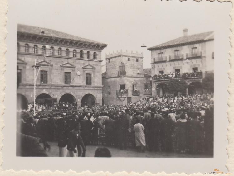 Festa d'infants i flors, organitzada per l'Associació Protectora de l'Ensenyança al Poble Espanyol