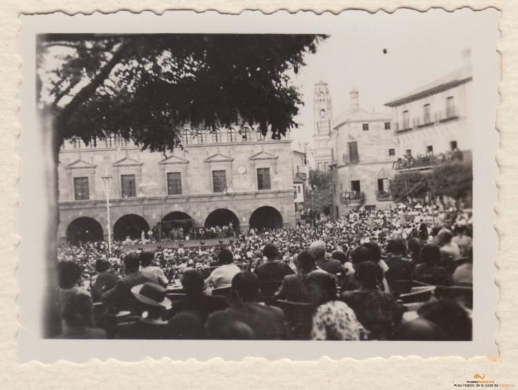 Festa d'infants i flors, organitzada per l'Associació Protectora de l'Ensenyança al Poble Espanyol
