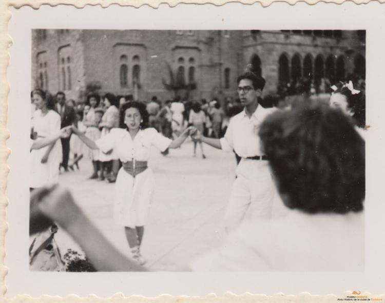 "Aplec a Montserrat. Llántia del Sardanista.""Aires de Mar"""