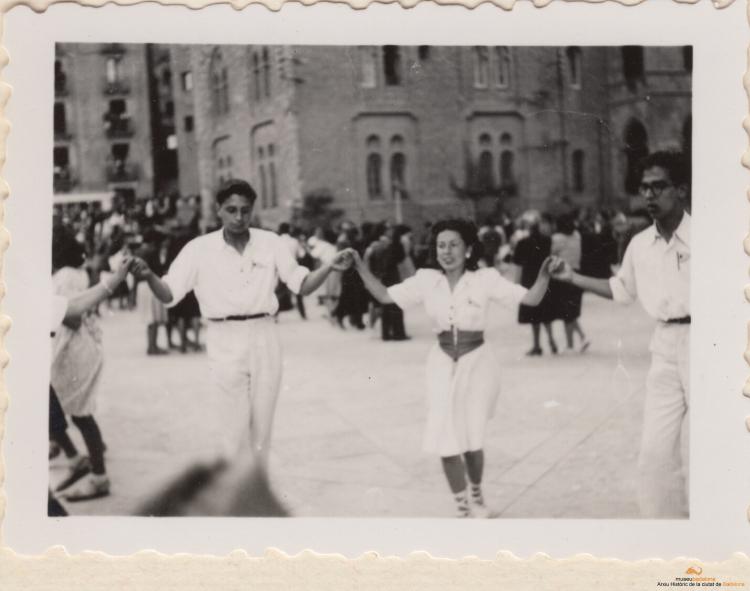 "Aplec a Montserrat. Llántia del Sardanista.""Aires de Mar"""