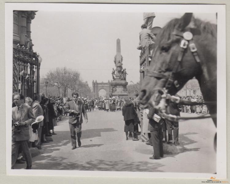Vistes vàries de l'arribada d'un elefant a Barcelona (només viurà una setmana)