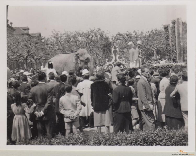 Vistes vàries de l'arribada d'un elefant a Barcelona (només viurà una setmana)