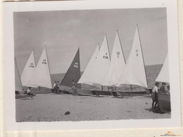Festa Major. Patins de vela: descripció i Regata