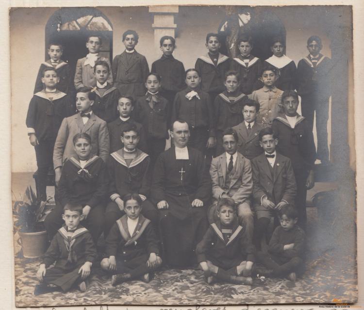 Hno. Bernabé. Maristes. Grup d'escolars identificat