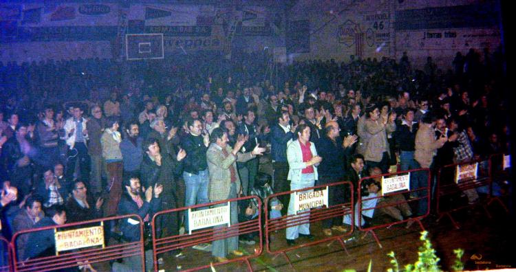 Ajuntament Ple al paveló de la Plana
