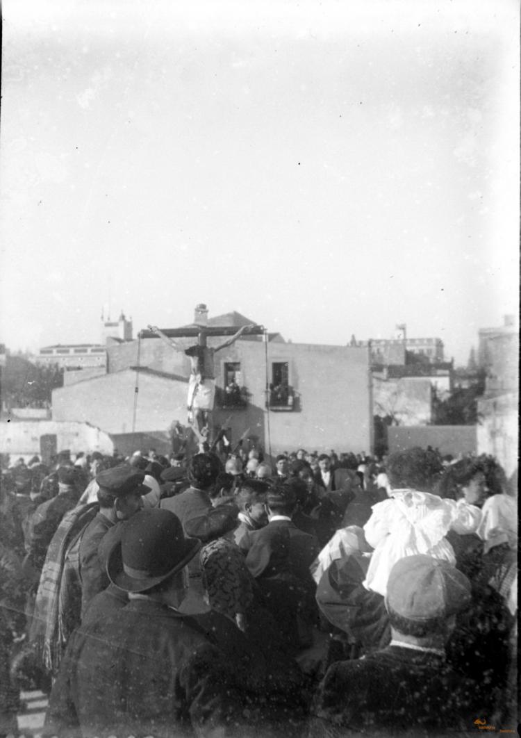 Processó Setmana Santa. Hi ha armats. Badalona, a on?