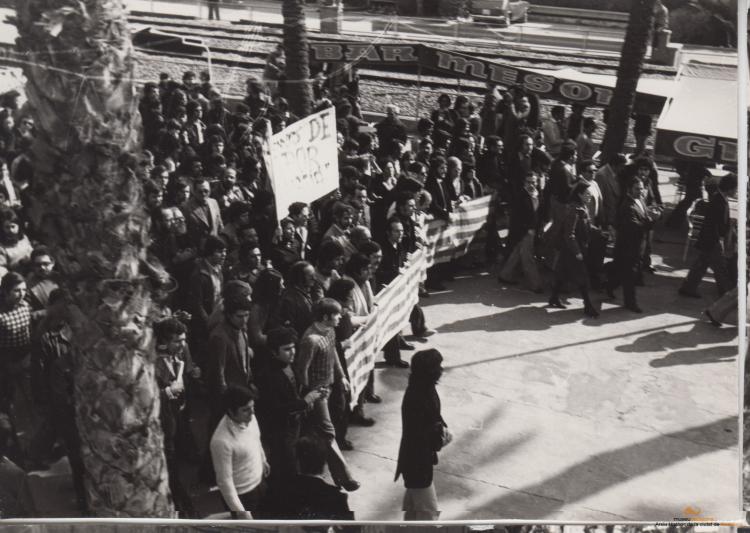 Manifestació per lamnistia (Rambla/Martí Pujol, ...)