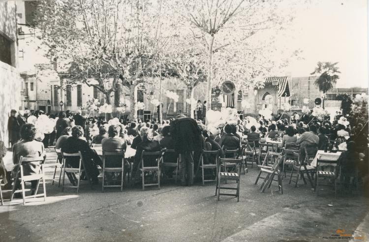 Acte a la plaça Pau Casals
