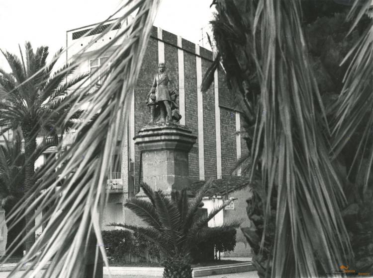 Escultura. Roca i Pi