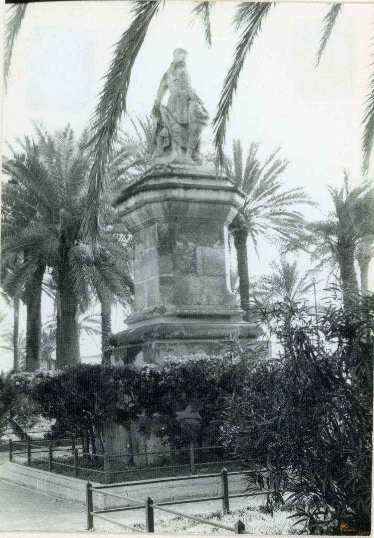 Escultura. Roca i Pi