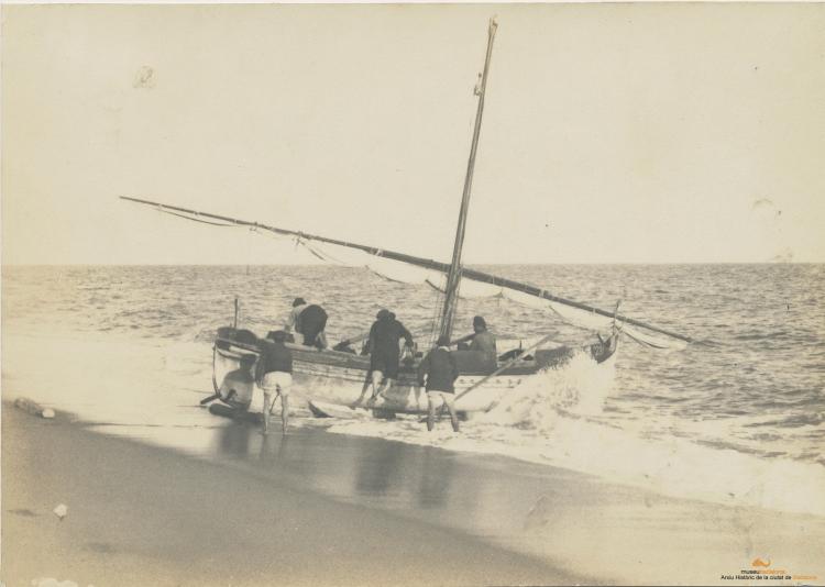 Platja. Barques. Pesca