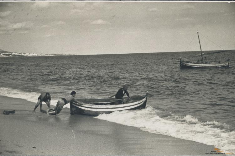 Platja. Barques. Pesca