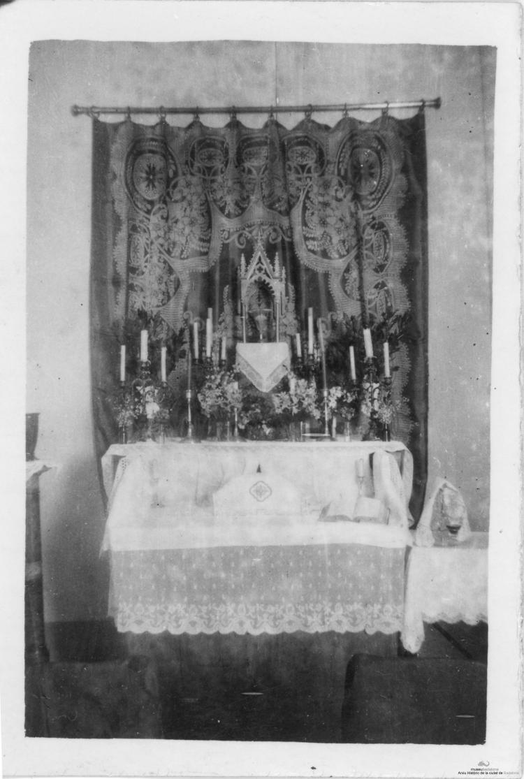 Crònica gràfica;Altars clandestins a cases