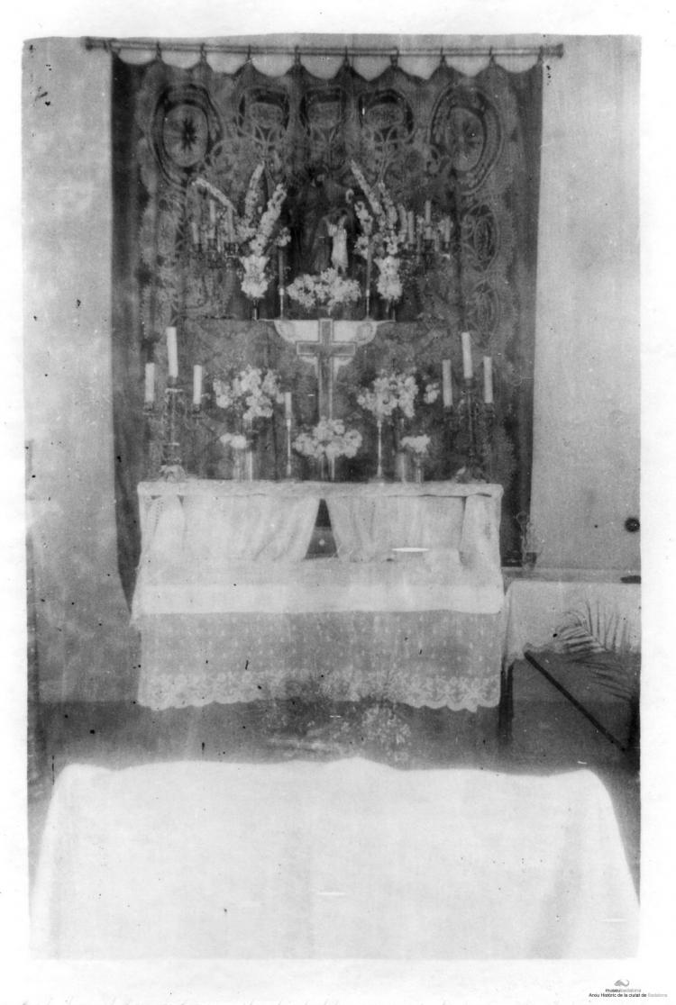 Crònica gràfica; Altars clandestins a cases