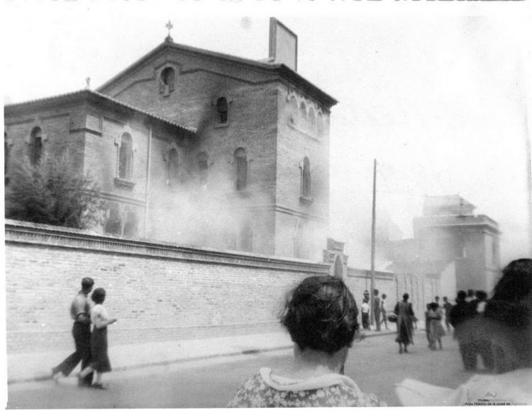 Crònica gràfica; Incendis edificis religiosos: Església i rectoria de Sant Josep