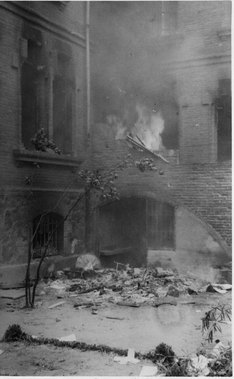 Crònica gràfica; Incendis edificis religiosos: Església i rectoria de Sant Josep