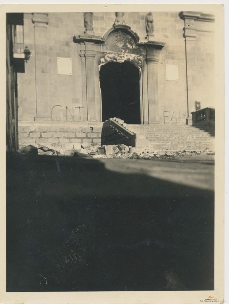 Crònica gràfica; Incendis edificis religiosos: Església de Santa Maria